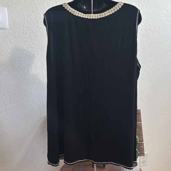 Max Studio Black Sleeveless Blouse with Ivory Crochet Neckline – Size 2X – NWT - Picture 4 of 6